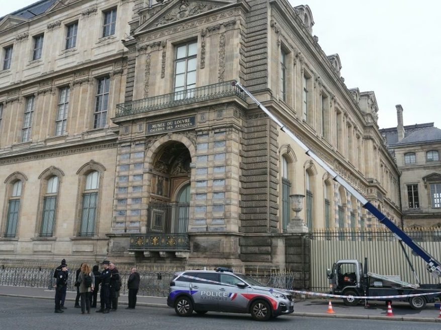 LOUVRE PLUNDERED: Woman Unmasked as Master Thief!
