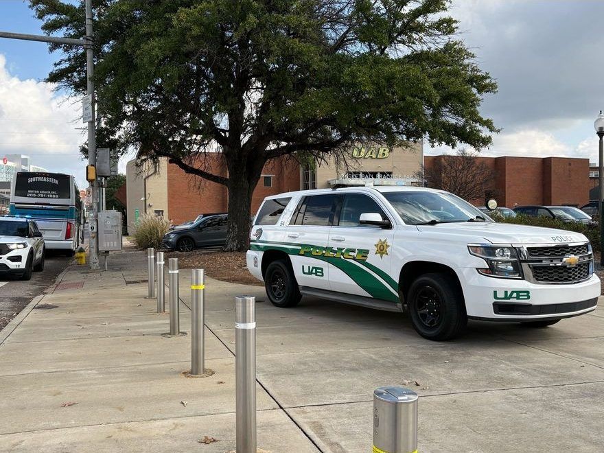 Alabama football player accused of stabbing 2 teammates before game