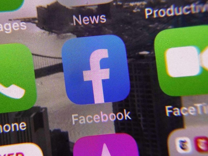 Culture minister says 'Canada's door' open to getting news back on Facebook