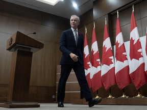 মার্ক কার্নি ফোর্ড-ট্রাম্প বিজ্ঞাপন বিতর্কে দুর্বল দেখাচ্ছে মার্ক কার্নি ফোর্ড-ট্রাম্প বিজ্ঞাপন বিতর্কে দুর্বল দেখাচ্ছে