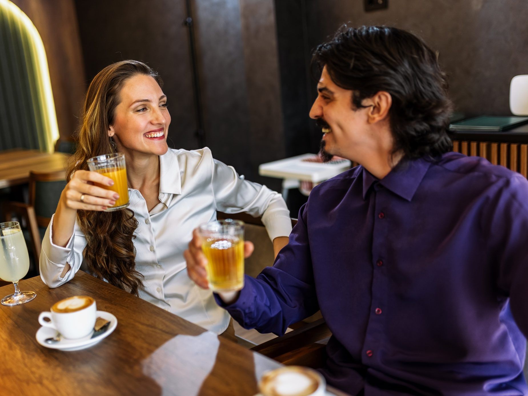 Two people on a date with drinks.