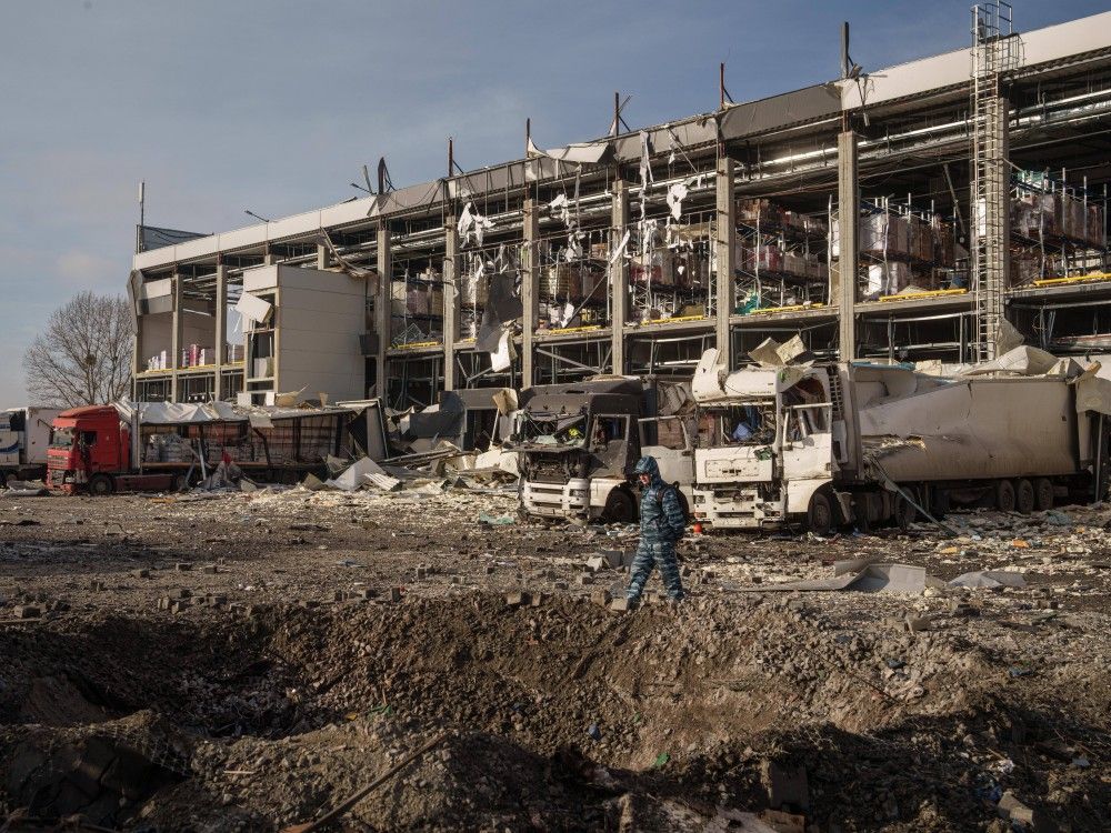 Trump says he’s sending envoys to see Putin, Ukrainians after fine-tuning peace plan