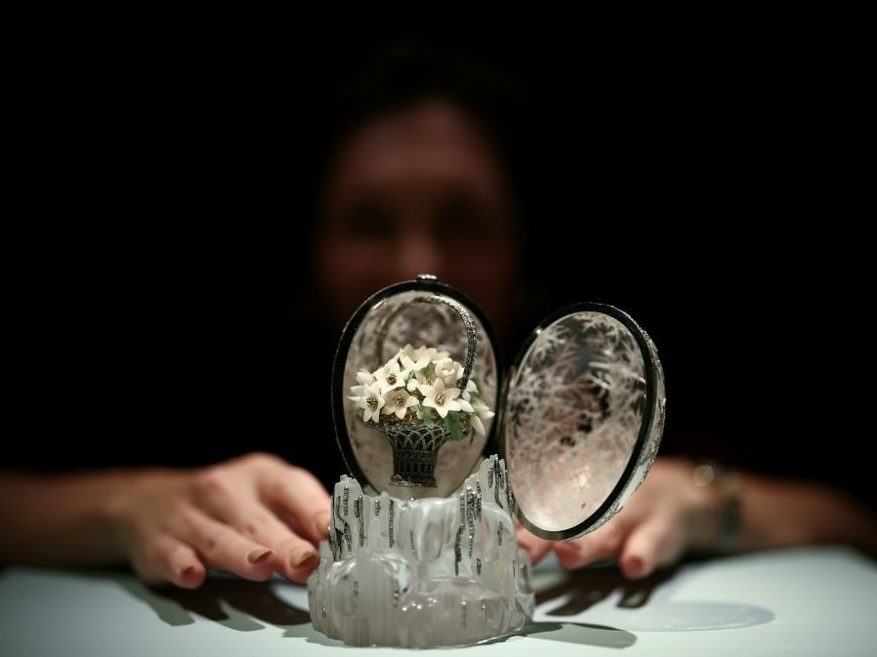  The entire piece including its base measures a mere 14.2 centimeters in height. (Henry NICHOLLS/AFP)