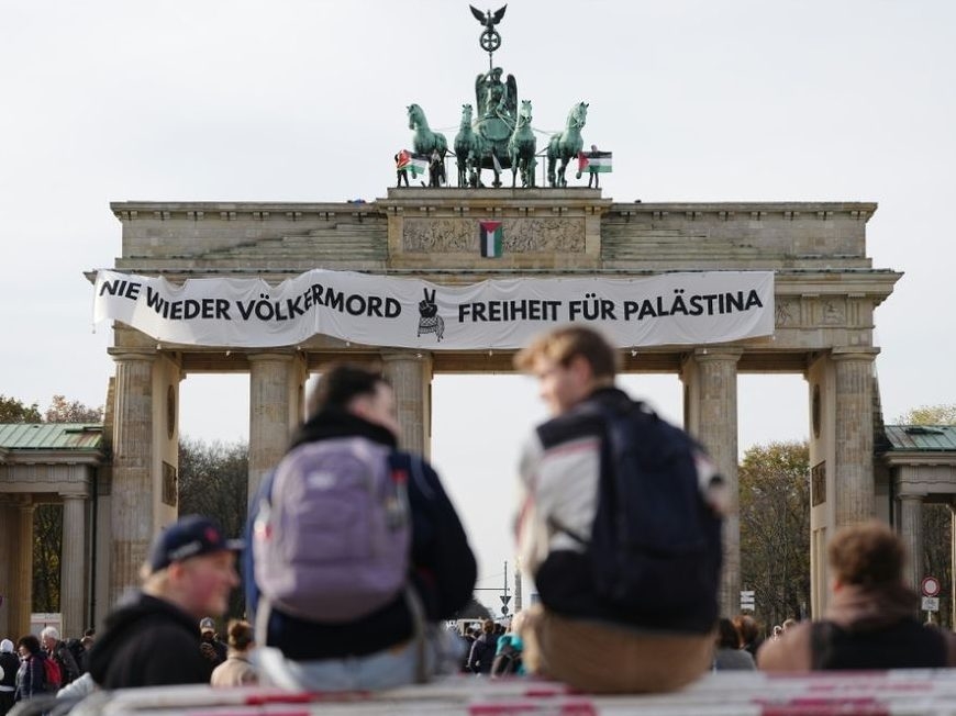 BRANDENBURG GATE SEIZED: PALESTINE PROTESTORS STORM ICONIC LANDMARK!