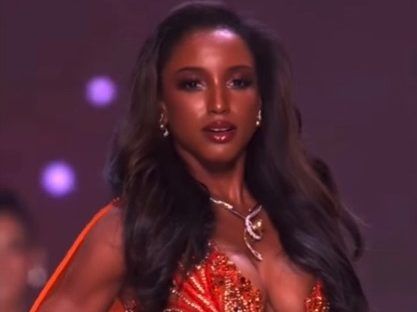 Miss Jamaica falls off stage during Miss Universe evening gown round