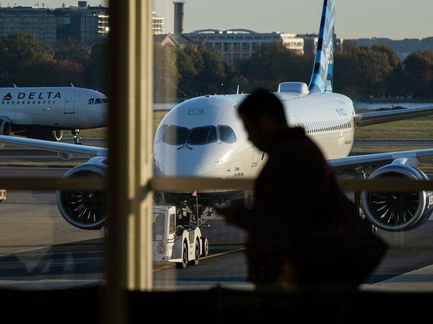 U.S. flight cuts set to increase with tighter limits taking effect