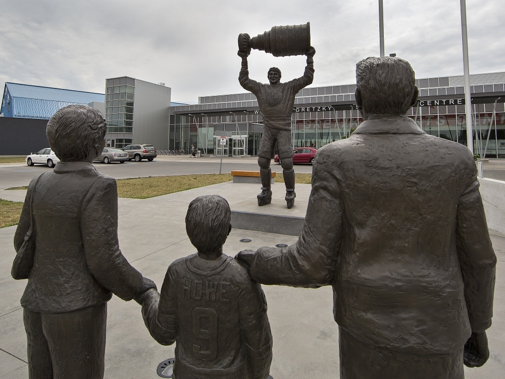 GRETZKY STATUE DEFILED: Political Hatred Attacks Hockey Legend!