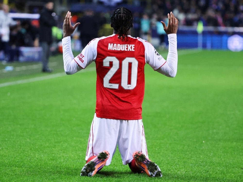 Arsenal looking over their shoulder ahead of tricky trip to Everton