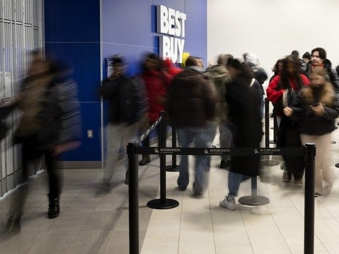 TORONTO SHOPPERS DEFY BLIZZARD: Boxing Day CHAOS ERUPTS!