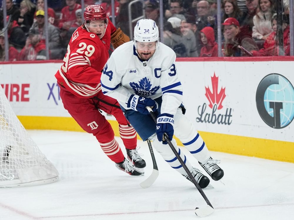 Auston Matthews tunes out trade rumours while chasing Maple Leafs goal record