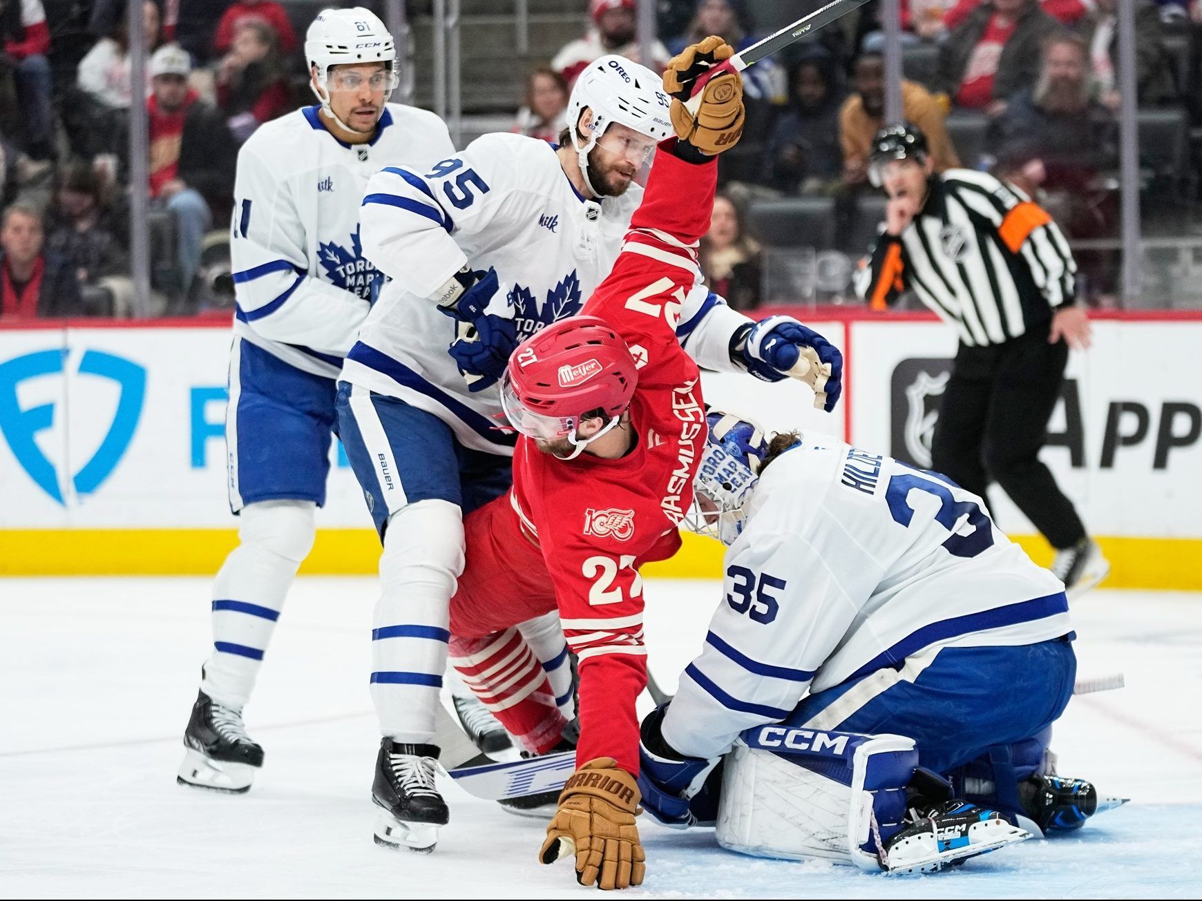 Maple Leafs gain a point but fall again to Atlantic rival Detroit Red Wings