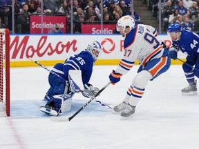 Oilers’ star duo outshine dim Maple Leafs in Saturday rout Oilers’ star duo outshine dim Maple Leafs in Saturday rout