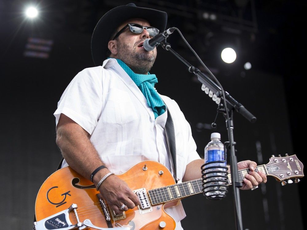 Raul Malo, frontman for country-rock band The Mavericks, dies at 60