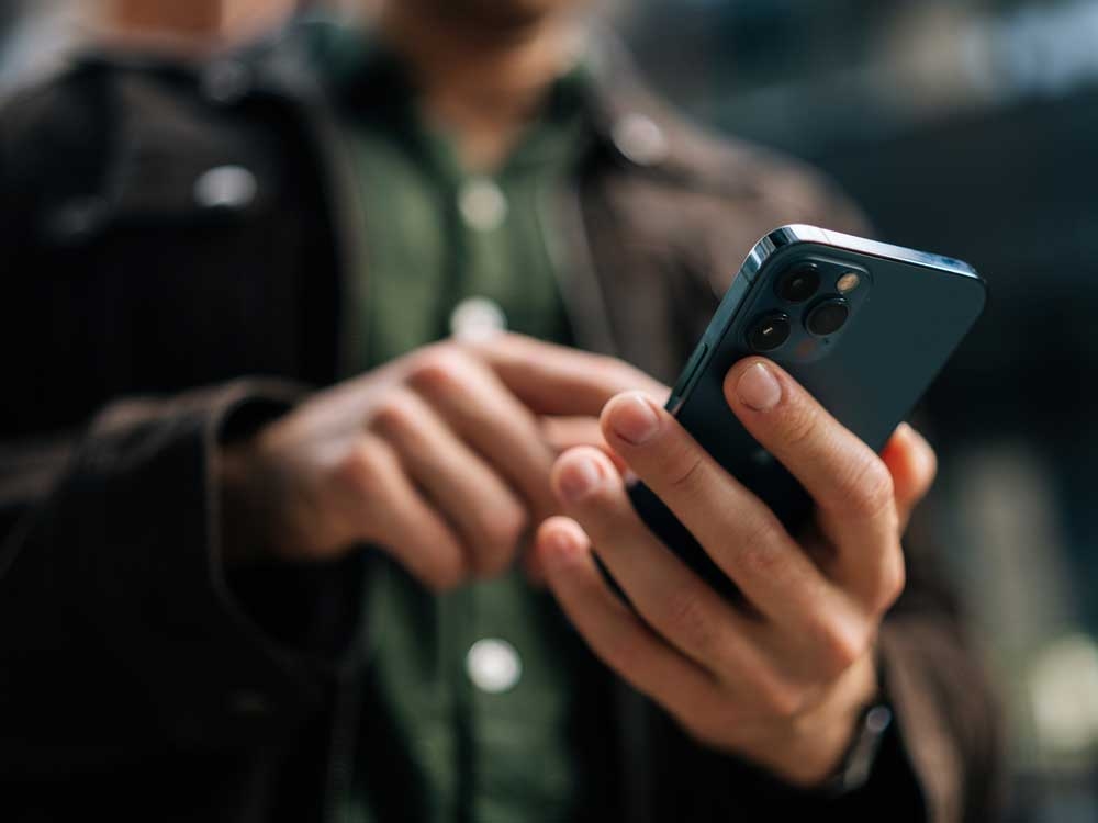 DEAR ABBY: Son disappoints mom by failing to return calls