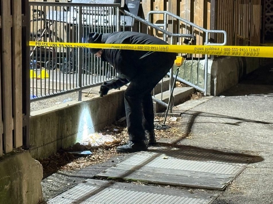  An image from the scene of a police shooting on Shoreham Crt., north of Jane St. and Finch Ave. (Photo courtesy of Beatrice Vaisman, CP24)