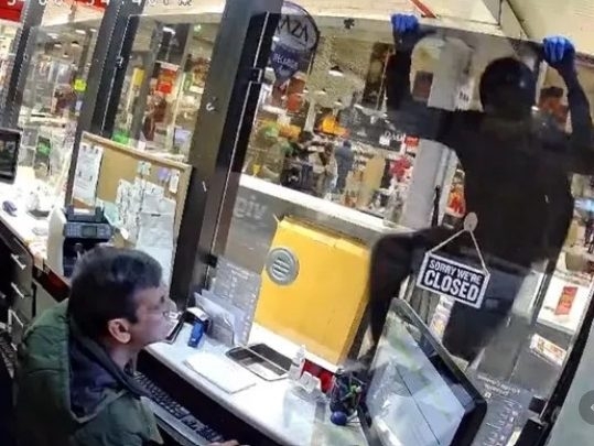 $60K STOLEN! Savage Attack on Toronto Currency Exchange Owner!