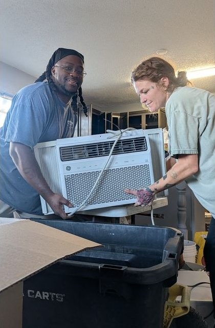  Stallworth and Casey Corbin get Hicks’s apartment next door ready. CREDIT: Shrimp Basket