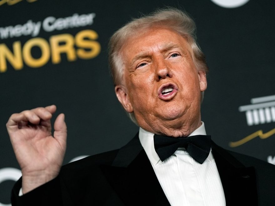 TRUMP DANGLES TRADE WAR RETURN: Canada on the BRINK!