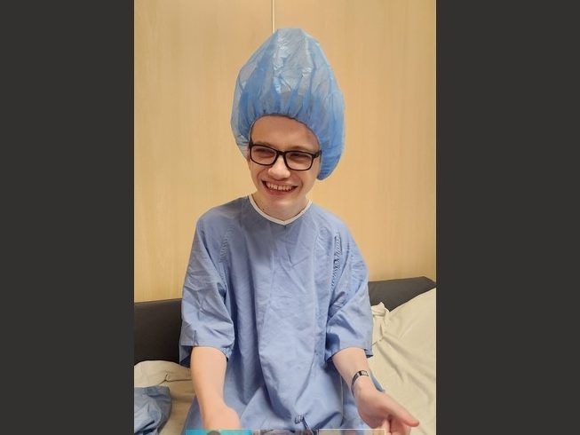 Zach Rayment hams it up with his surgical cap before heading into major surgery at Sick Kids. (BARB RAYMENT photo)