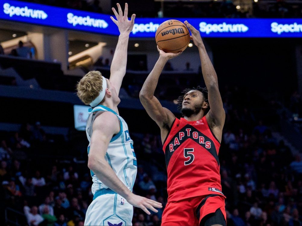 Raptors win thriller at buzzer in Charlotte, but Ingram out