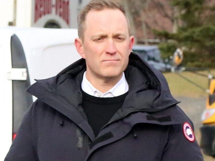 Metrolinx CEO: Don't jump on outside of moving GO train