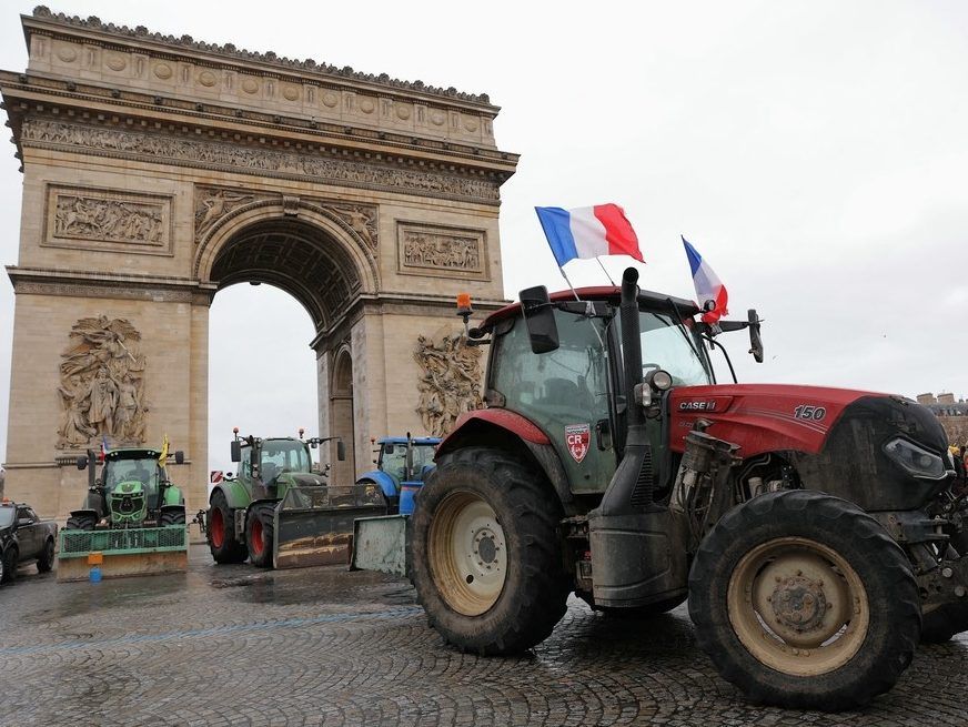 French farmers use tractors to block landmarks in protest of EU trade deal