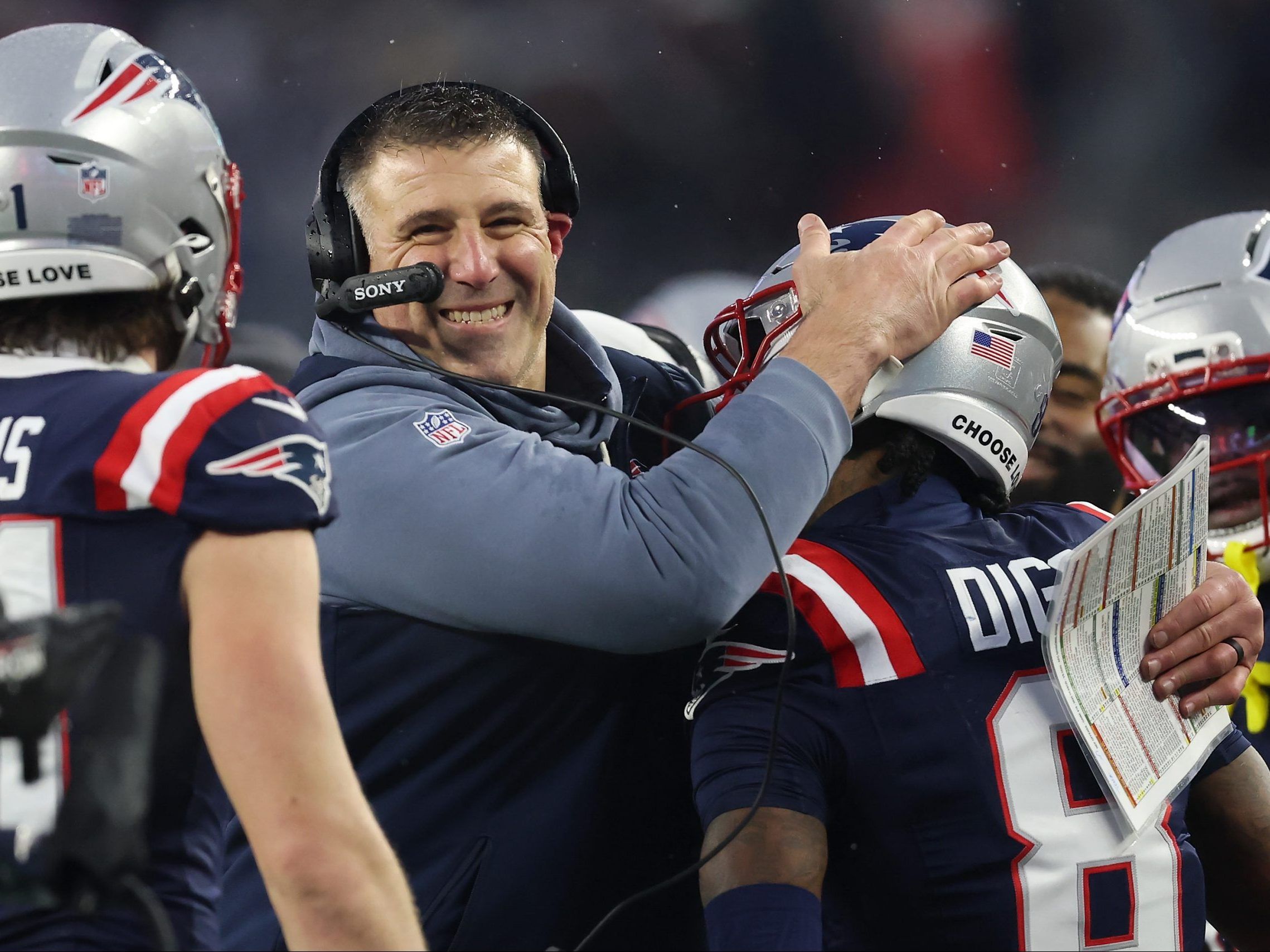 Patriots clinch AFC title berth as New England trades turnovers with Texans