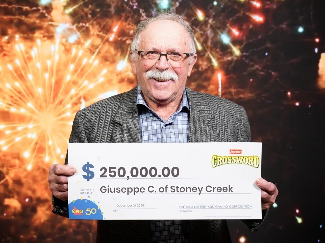  Giuseppe Cecannecchia of Stoney Creek won $250,000 on an Instant Crossword Deluxe lottery ticket. (OLG)