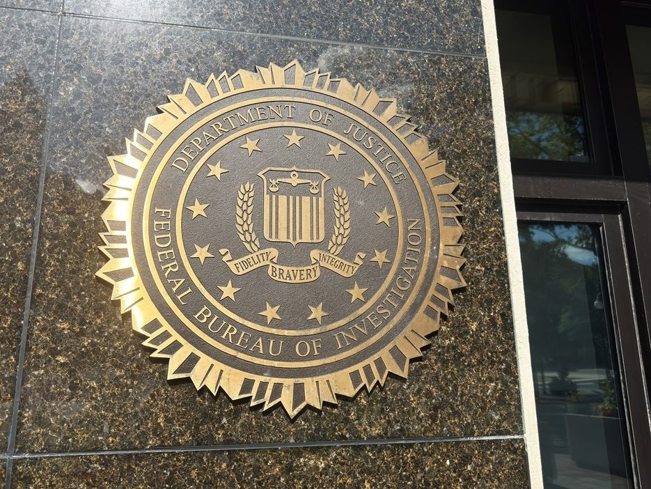 FBI RAID! Reporter Targeted in Explosive Leak Hunt!