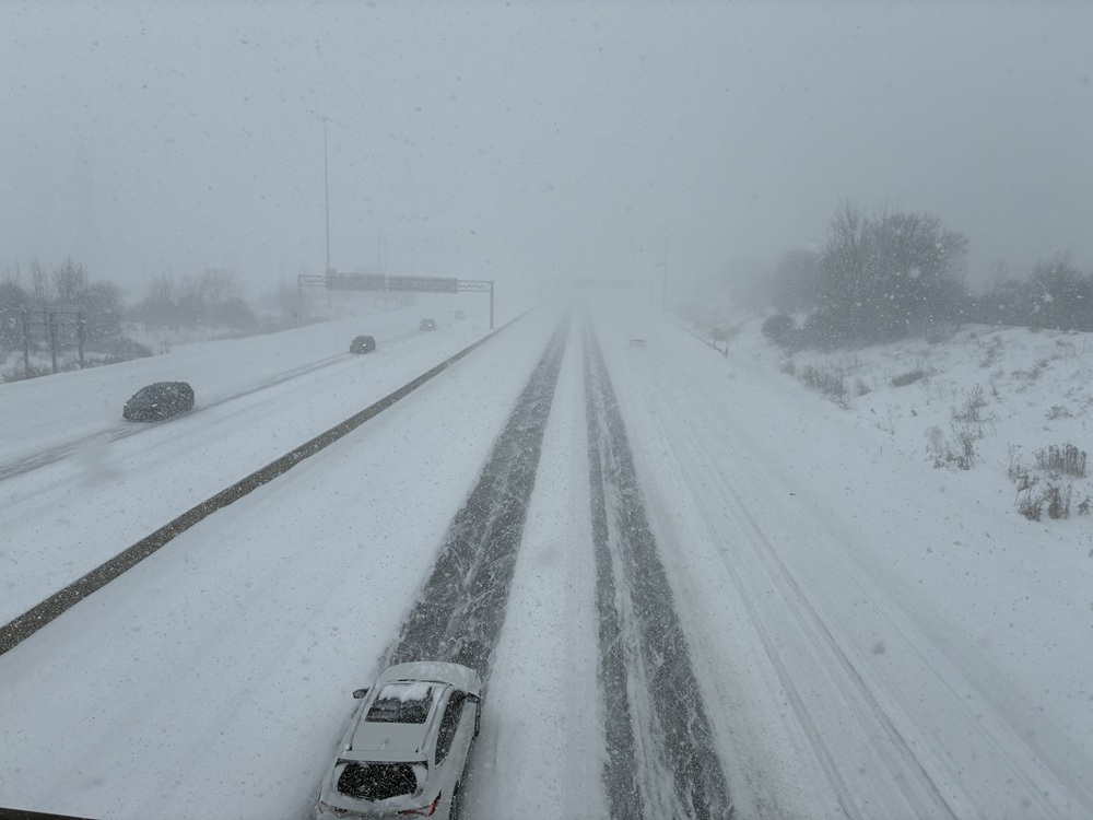  Motorists were battling whiteout conditions on Sunday, including along Hwy. 403 Winston Churchill Blvd. JOE WARMINGTON/TORONTO SUN