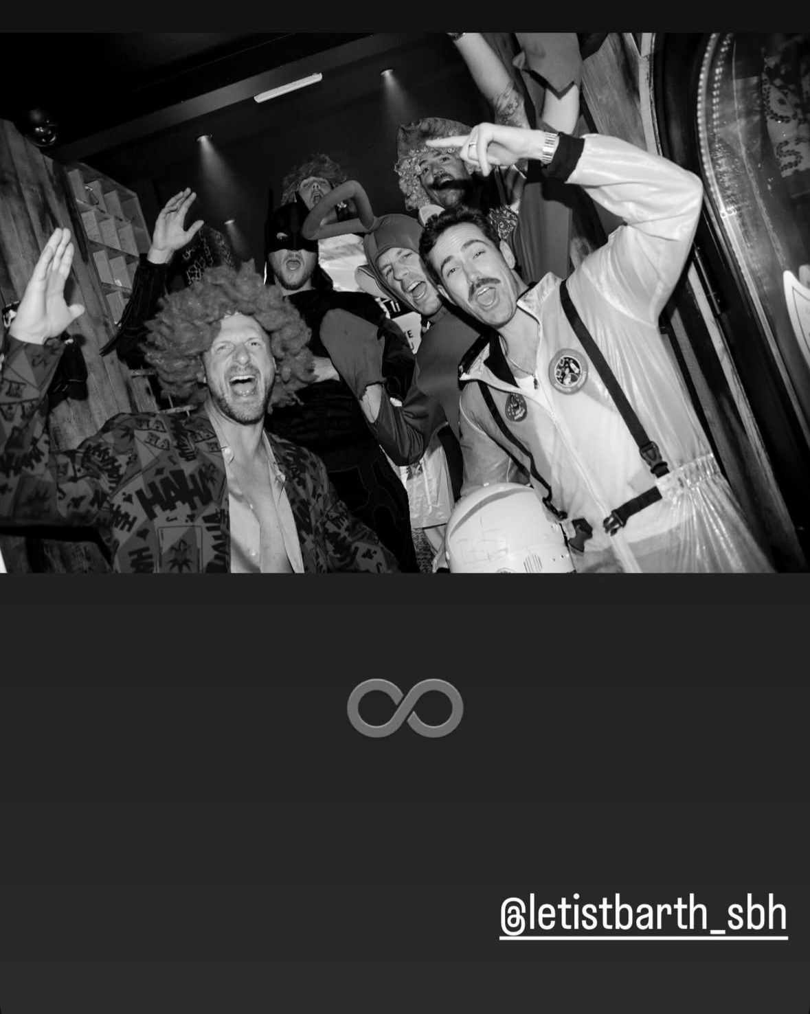 Blue Jays players have fun in St. Barts.