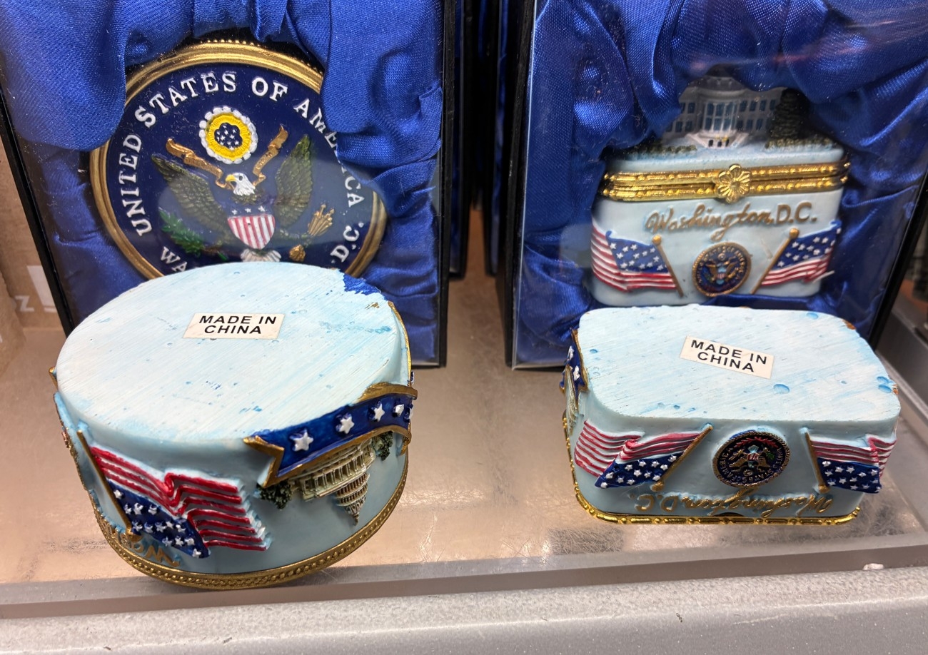  These White House and Capitol souvenirs photographed recently at Reagan International Airport – just a 10-minute drive from 1600 Pennsylvania Ave. – clearly indicate they were made in China showing U.S. President Donald Trump’s America has its own trade arrangements with the communist country as well.