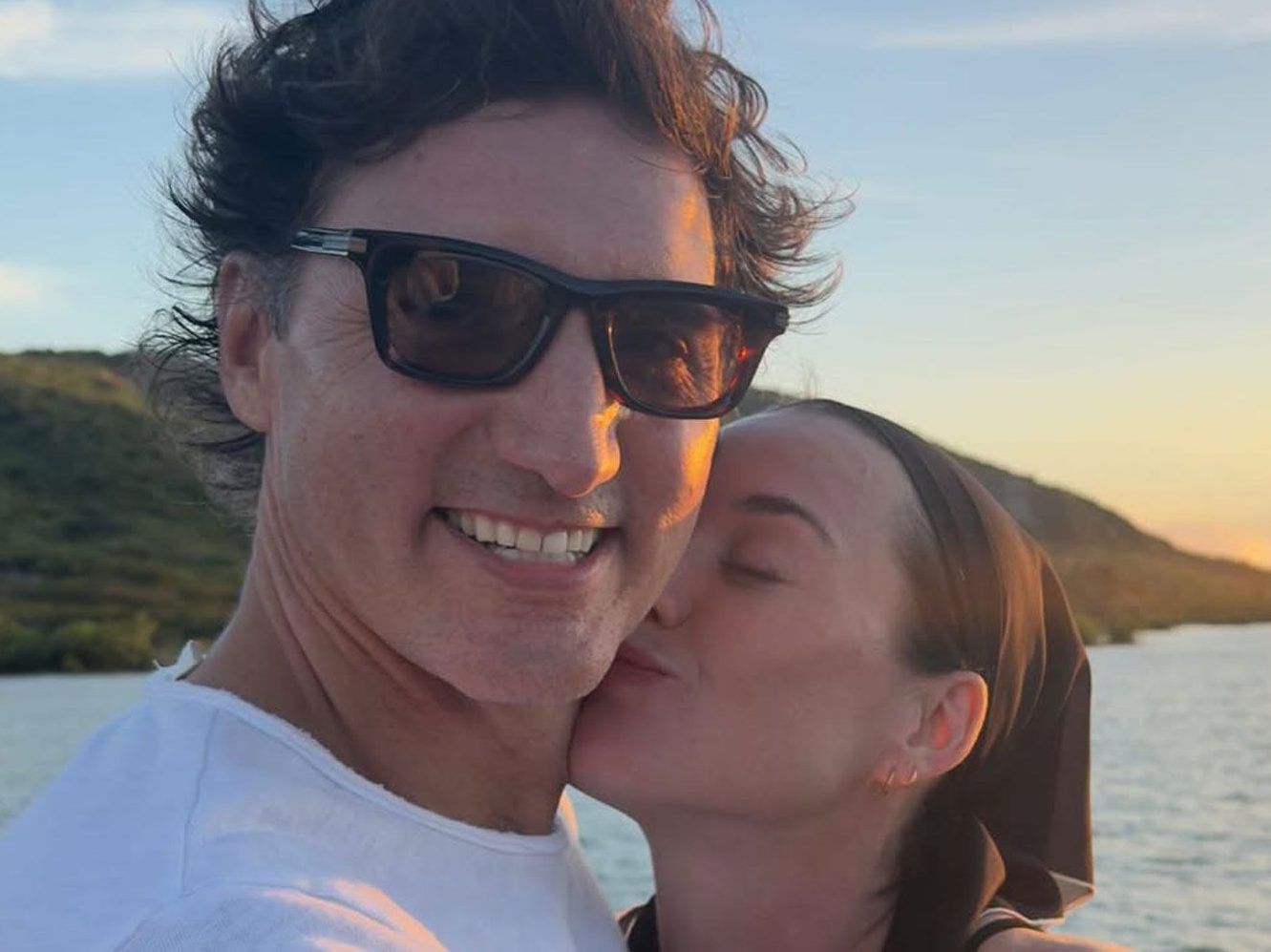Katy Perry kisses Justin Trudeau in sun-drenched holiday pic