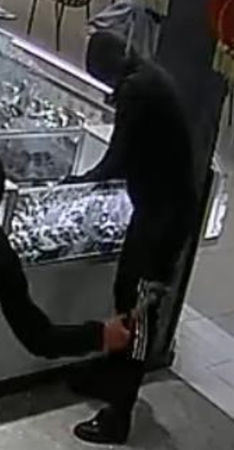  Investigators need help identifying and locating four masked bandits behind a smash-and-grab jewelry store robbery in Richmond Hill on Tuesday, Jan. 27, 2026.