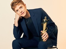 Acclaimed comedian, actor, singer-songwriter, podcast host, and writer Mae Martin will host the 55th Annual JUNO Awards, live from TD Coliseum in Hamilton, Ont.