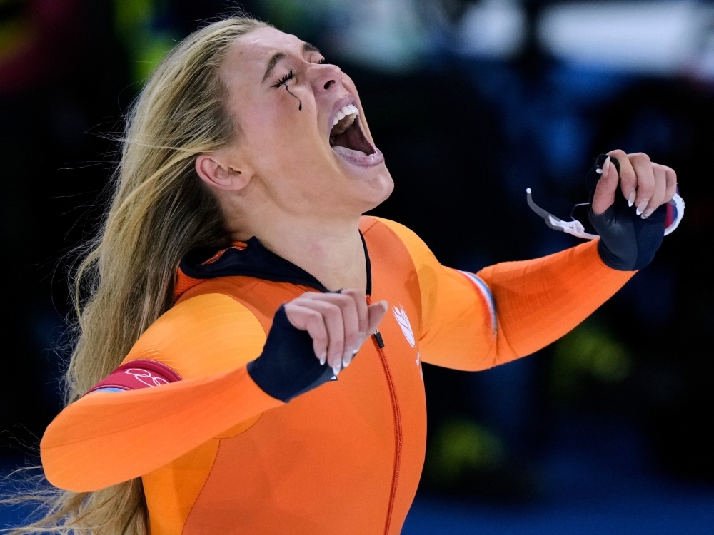 Jutta Leerdam of the Netherlands celebrates winning the gold medal in the women's 1,000 meters speedskating race at the 2026 Winter Olympics.