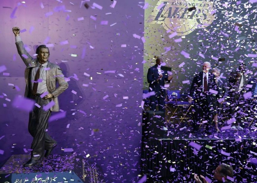 Los Angeles Lakers honour championship coach Pat Riley with statue