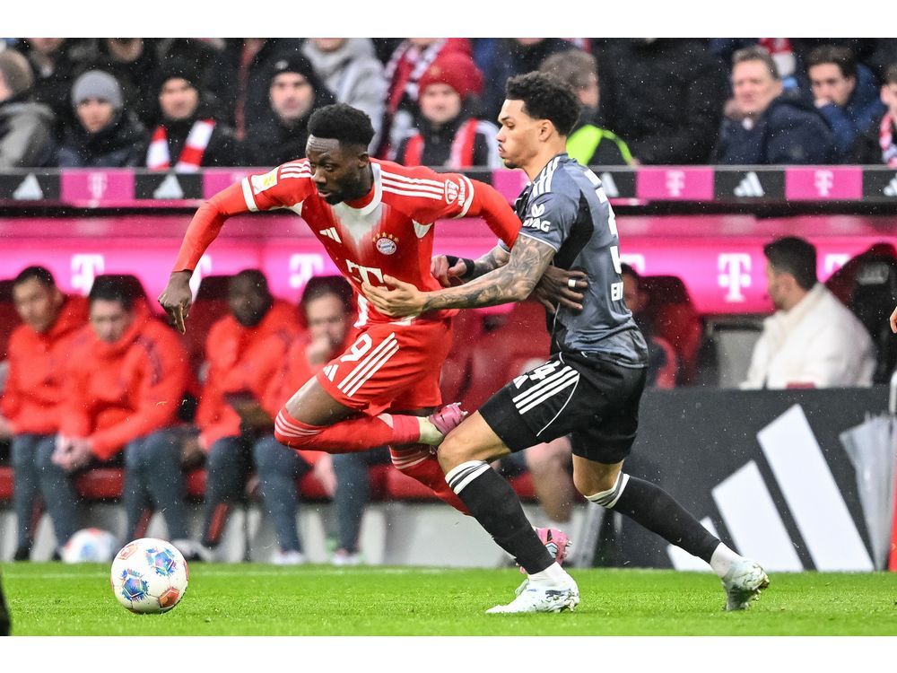 Canada men’s soccer captain Alphonso Davies injures hamstring in Bayern win