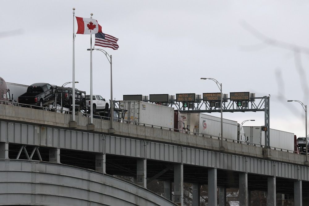 U.S. mom who tried to vanish with kids to Canada found