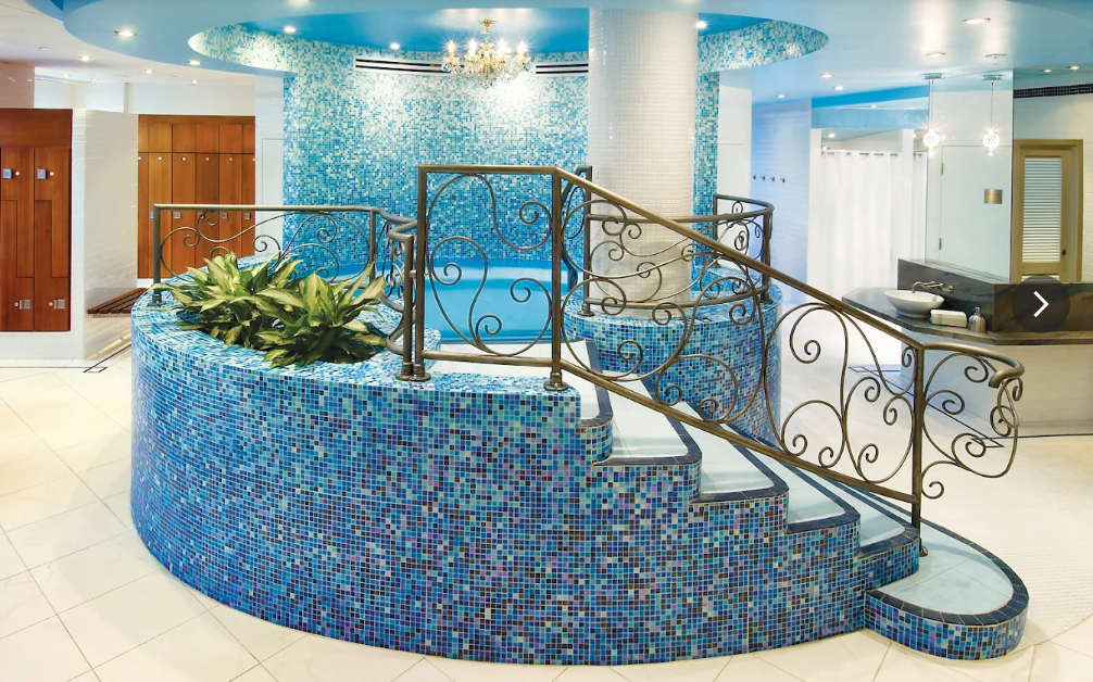 A whirlpool at the Elmwood Spa