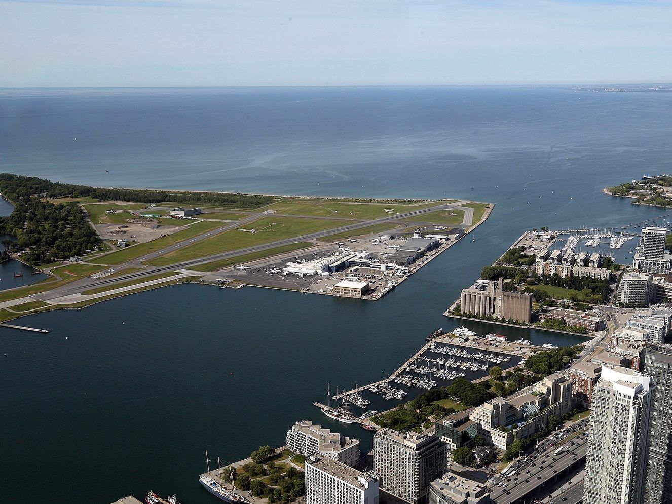 VUONG: Billy Bishop Toronto City Airport needs help to reach full potential