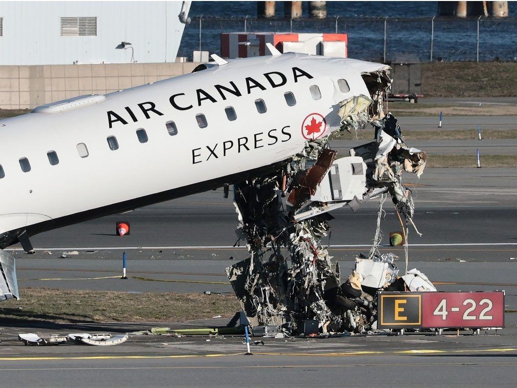 Two flight controllers allegedly left work early before fatal Air Canada jet crash at LaGuardia Airport