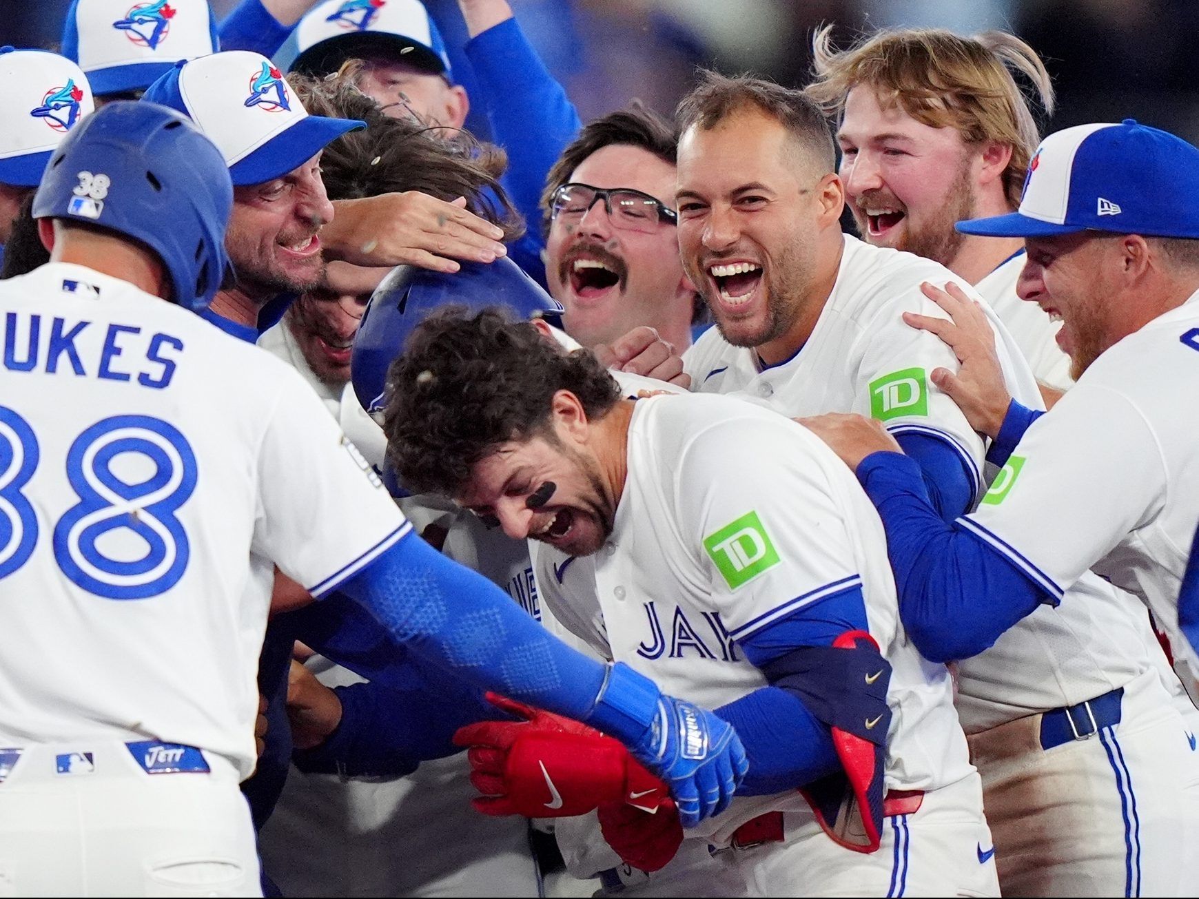 Ernie Clement’s walk-off single leads Blue Jays to back-to-back wins over Oakland Athletics