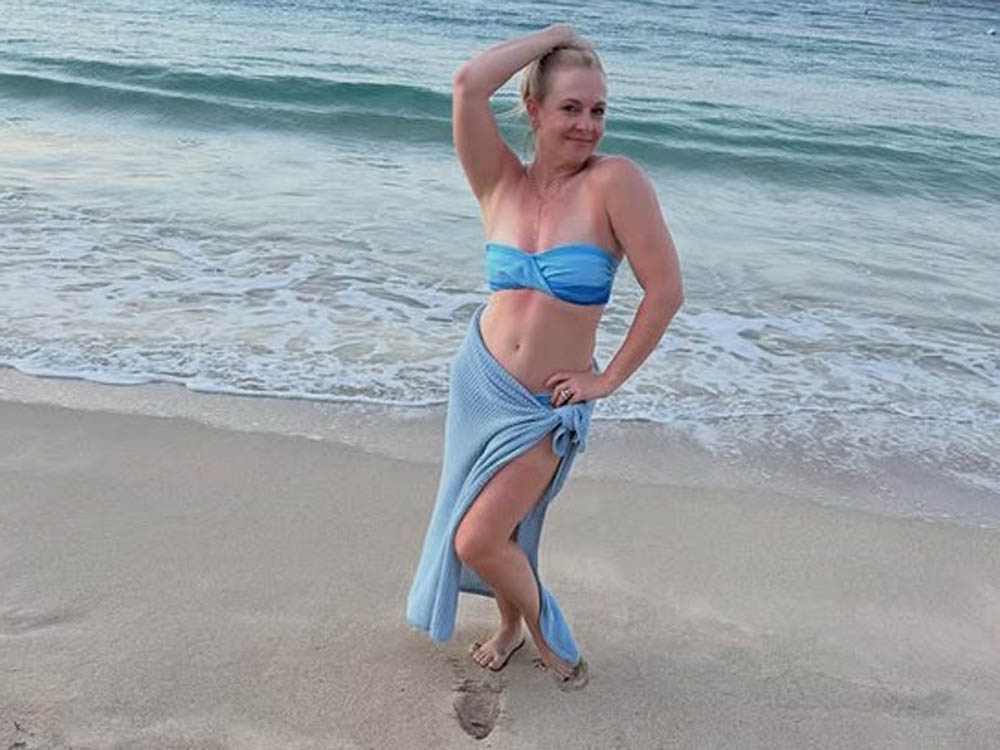 Melissa Joan Hart, 49, praised for toned bikini bod photo: 'Mermaid smokeshow'