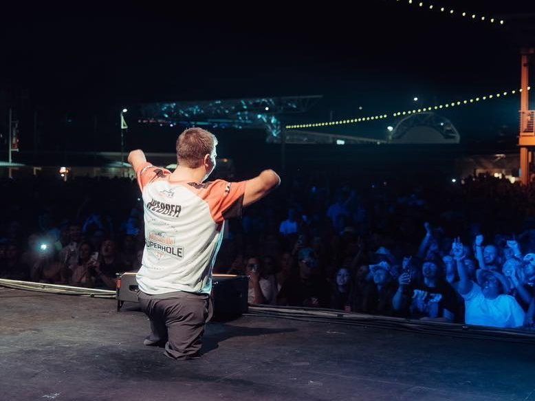 Dayton Webber riles up the crowd.