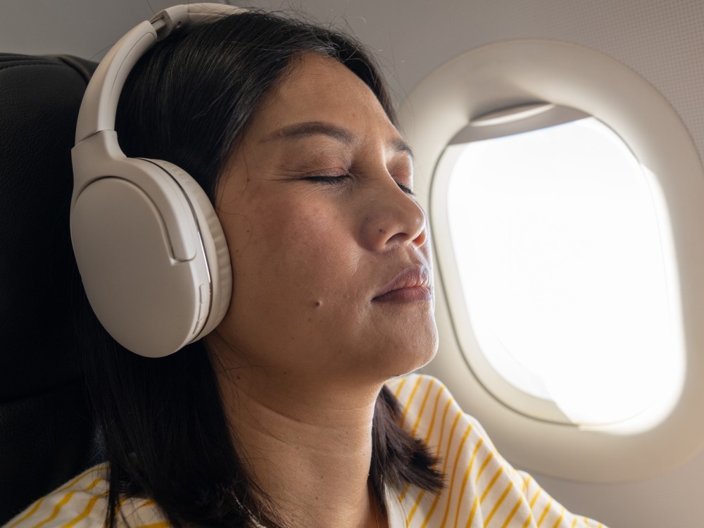 UNITED AIRLINES: SILENCE OR GET KICKED OFF!