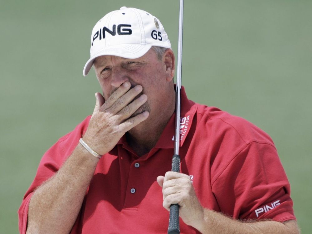 Mark Calcavecchia reacts to a bunker shot on the second hole in the first round of the 2007 Masters golf tournament.