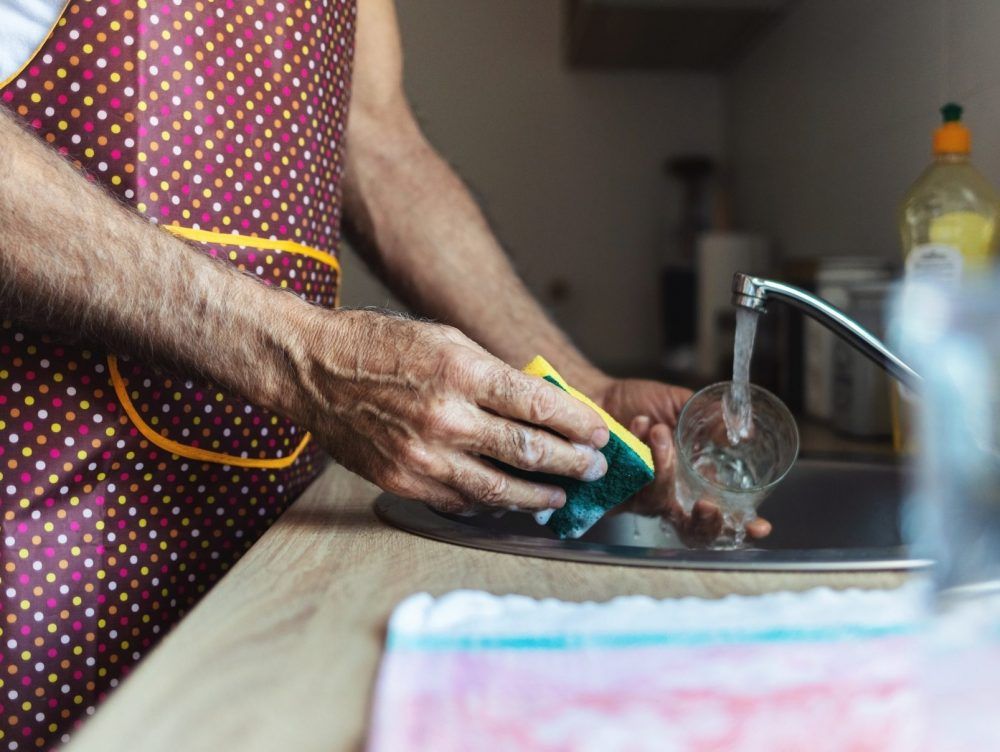 DEAR ABBY: Husband’s shrinking world invades wife’s space