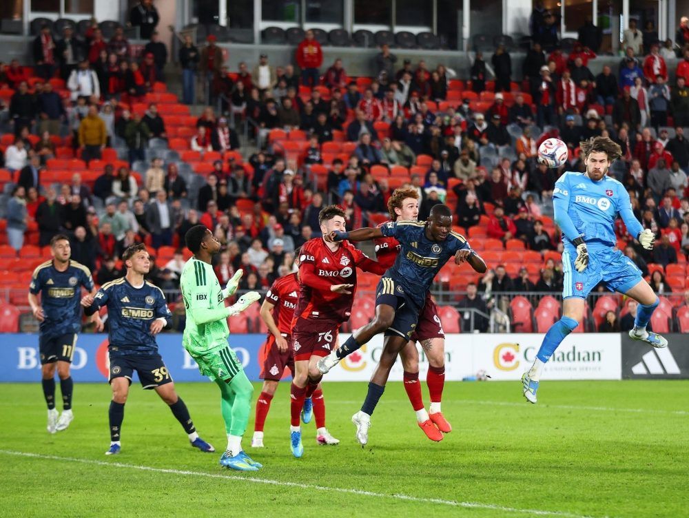 Goalkeeper Gavran scores late, earns Toronto FC 3-3 draw against Philadelphia Union