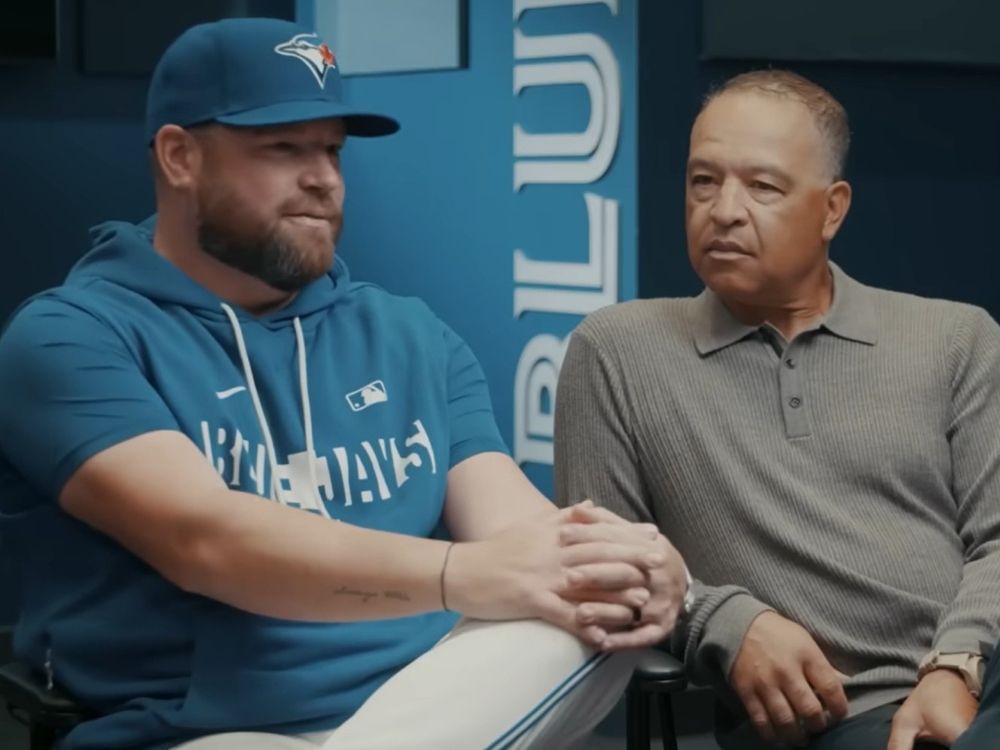 Blue Jays manager John Schneider and Dodgers manager Dave Roberts take part in a joint-interview with Jeff Passan.